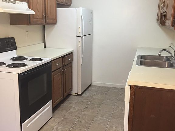 2nd image of 5 Jennifer Dr