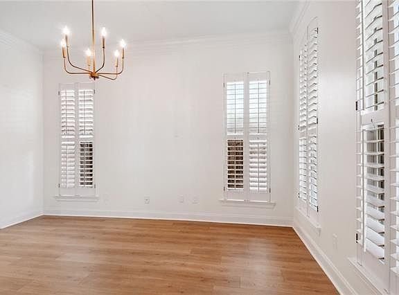 4th image of 736 Hesper Ave