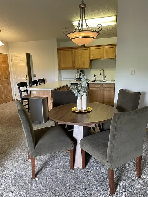2 bed, 1072 sqft, $2,100 — Photo 3