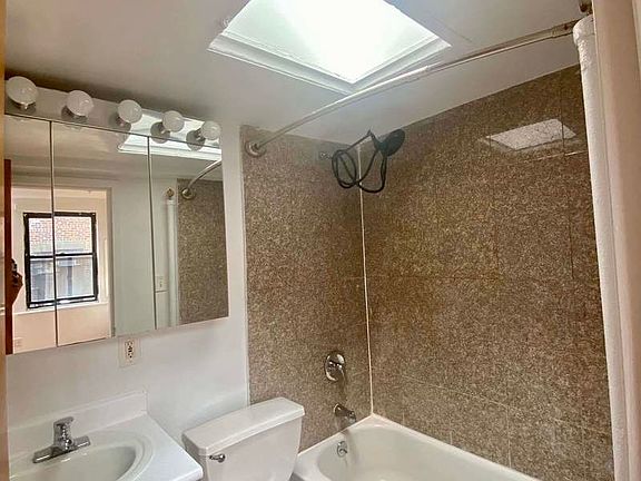 3rd image of 106 Greenwich Ave #4LOFT