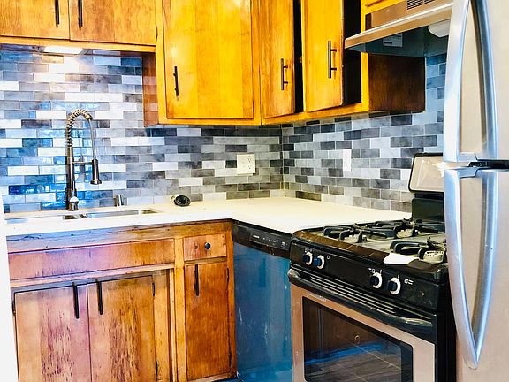 3rd image of 1718 W 80th St APT 1