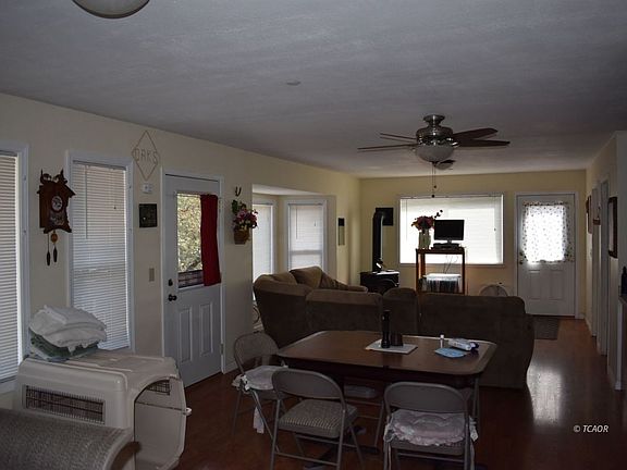 2nd image of 210 Tracy Ln