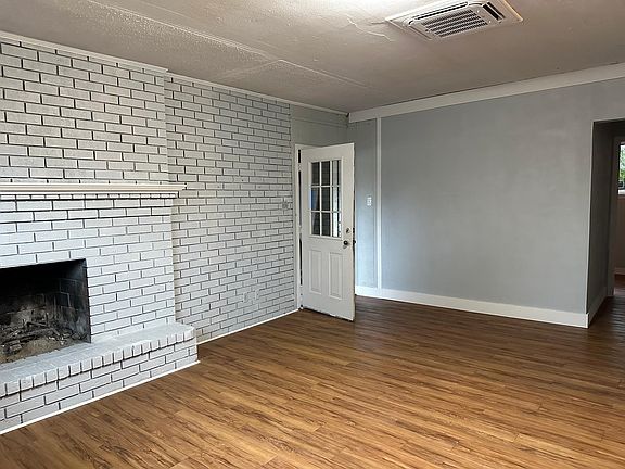 5th image of 203 Oak Dr