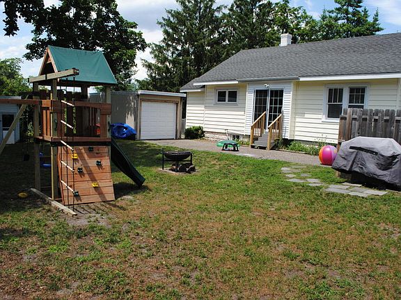 2nd image of 128 Mermaid Ave