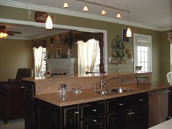 3rd image of 9455 Hickory Knoll Ln
