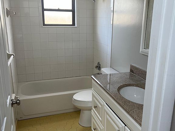 2nd image of 3350 Dexter Dell SE