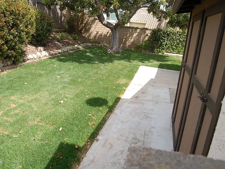 896 Creekside Cir — Photo 14