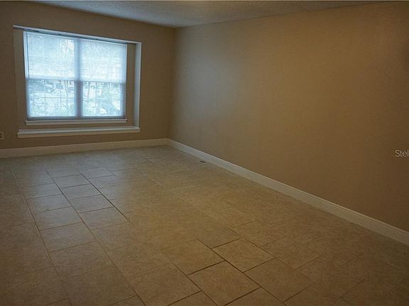 4th image of 917 N Amelia Ave
