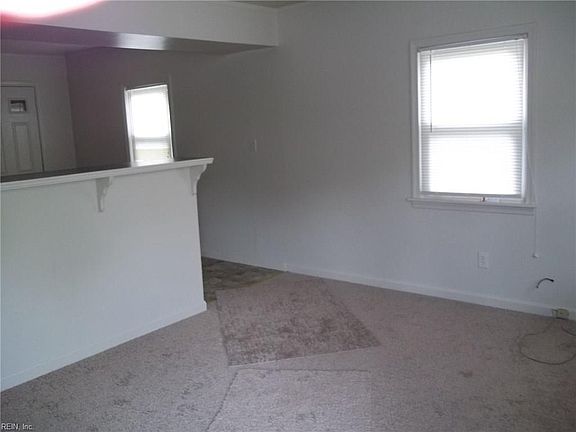 3rd image of 8047 Chesapeake Blvd