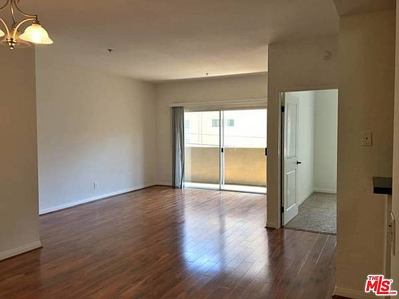 2nd image of 10650 Moorpark St APT 308