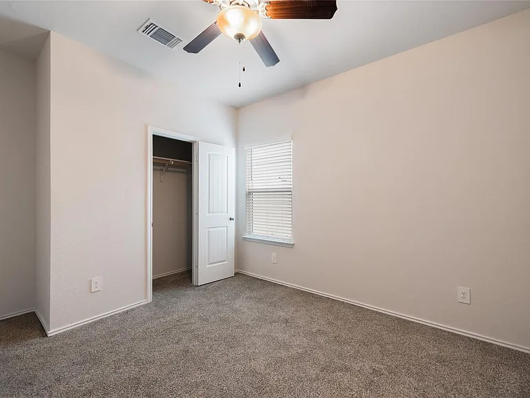 321 Sandringham Loop — Photo 11