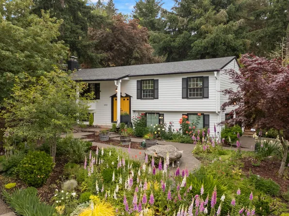 16901 Lakeridge Dr, Lake Oswego, OR 97034