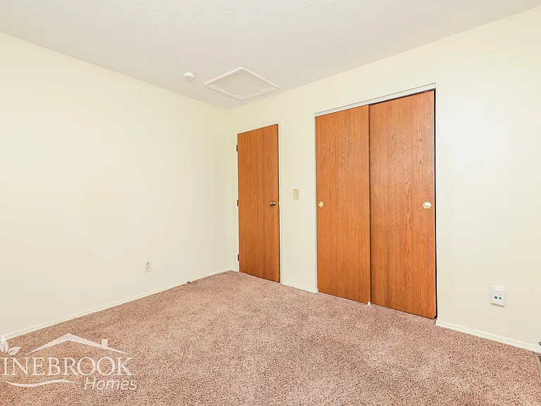 2464 Cross Village Dr — Photo 12