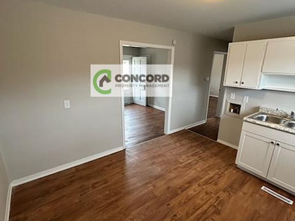5th image of 608 Sampson St APT C