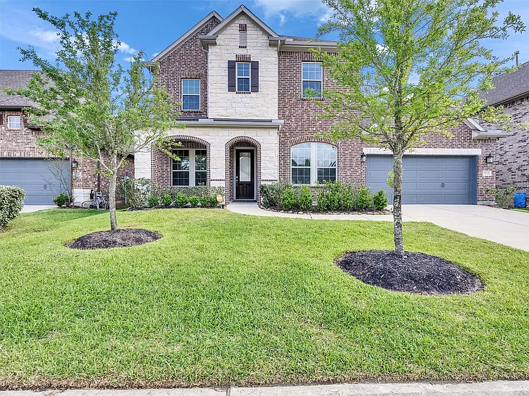 32212 Highwood Green Ln — Photo 1