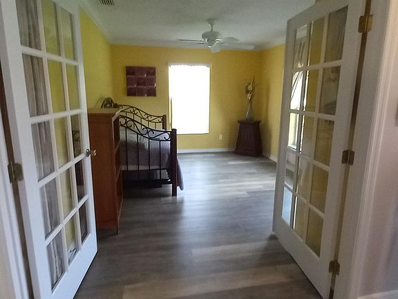 3rd image of 1202 SW Fountain Avenue