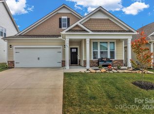 661 Fox Cove Rd, Hendersonville, NC 28792