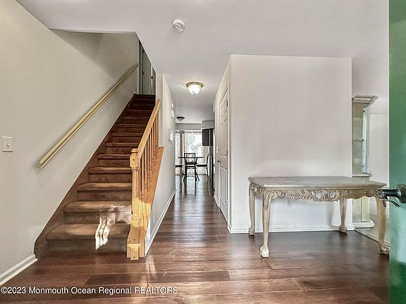 3rd image of 523 Gilford Avenue