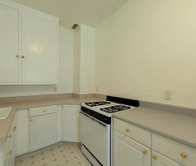 2451 Le Conte — Photo 7
