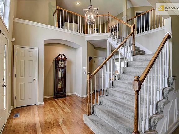 3rd image of 129 NE Misty Meadow Ct