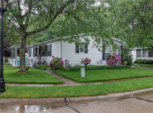 61 Periwinkle Dr, Olmsted Falls, OH 44138