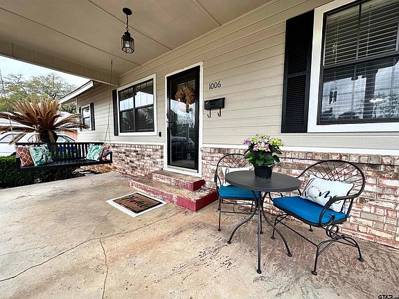4th image of 1006 Alameda Dr