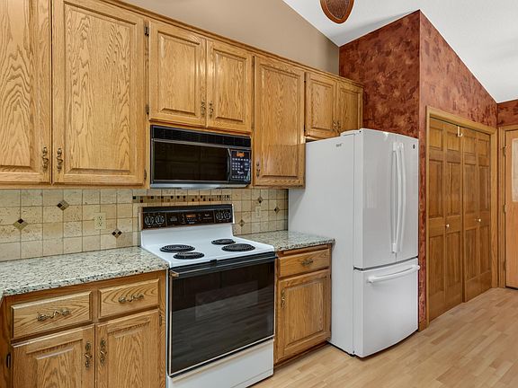 4th image of 14589 Embassy Ave