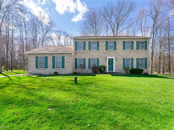 1516 Greensleave Cir, Hubbard, OH 44425