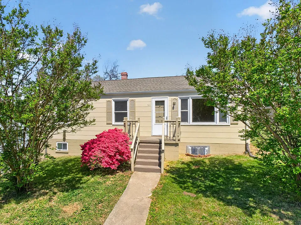 511 Stonehenge Ave