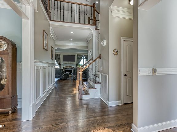 5th image of 201 Highland Ridge Ter