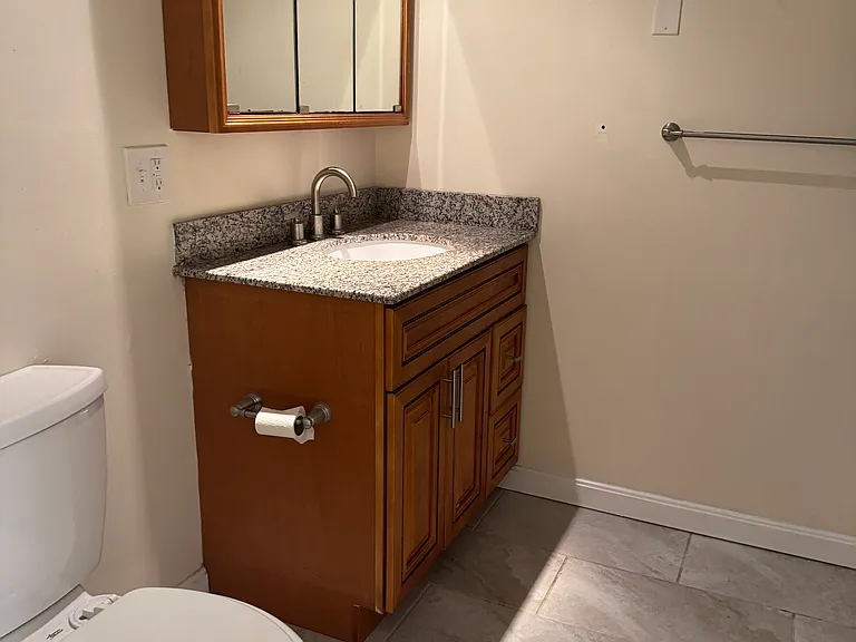 751 Highland Ave — Photo 37
