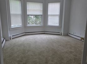 37 Belknap St, Dover, NH