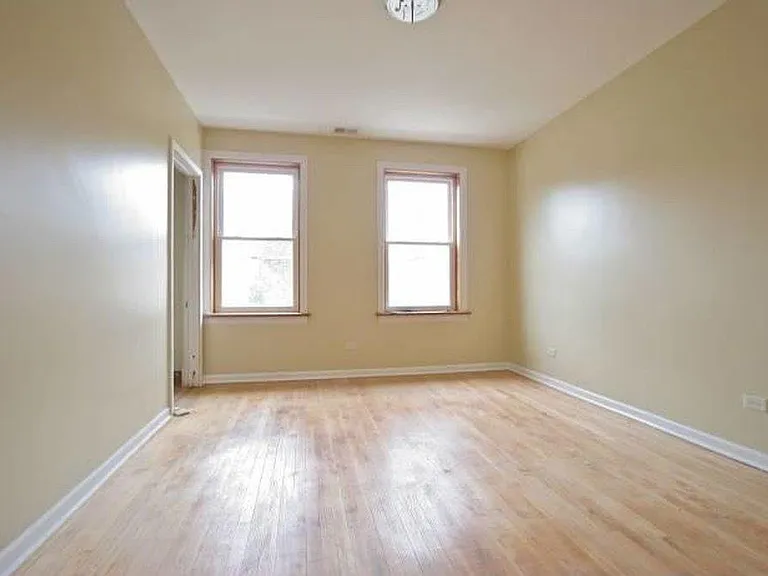 1629 W 37th Pl #1 — Photo 3
