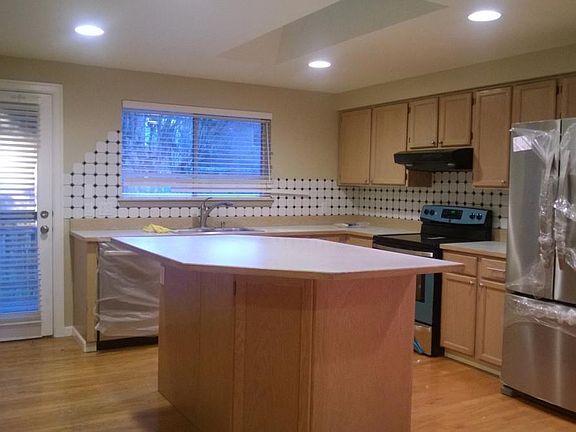 5th image of 917 224th Ave NE