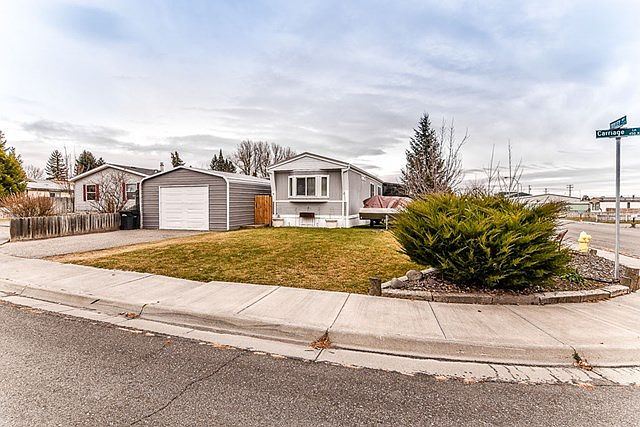 1st image of 2095 Carriage Ln