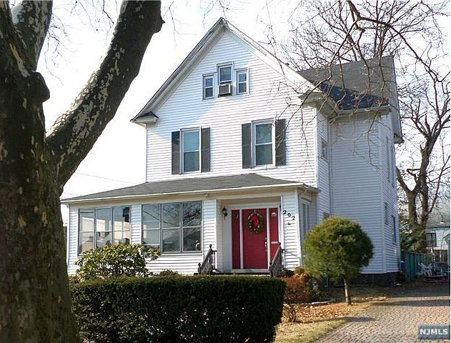 2nd image of 202 Euclid Ave