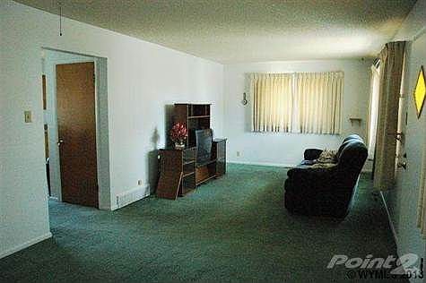 3rd image of 818 Yvonne Dr