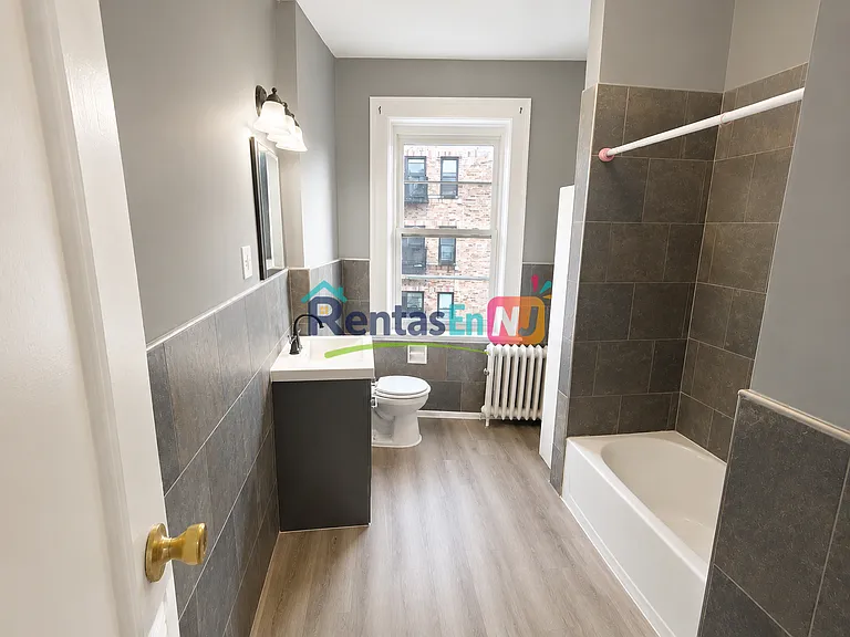 653 Summer Ave #9A — Photo 3