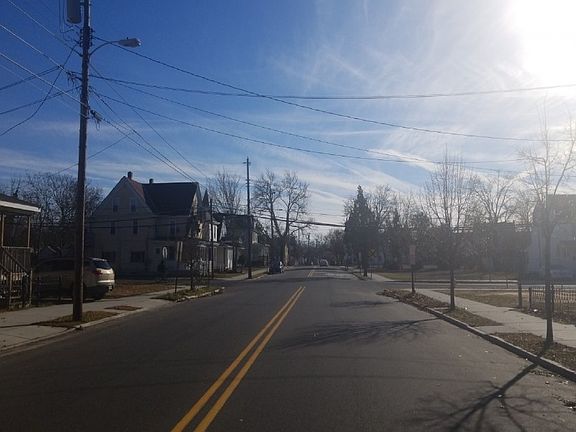 5th image of 410 N 3rd St