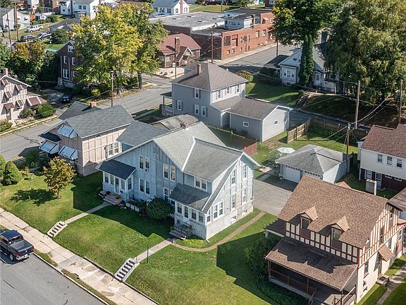 3rd image of 104 W Bertsch St
