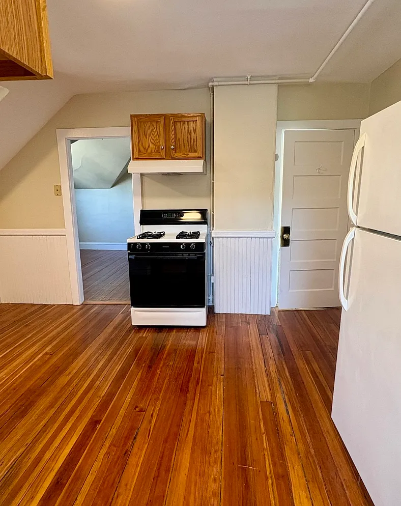 2 bed, 800 sqft, $2,100 — Photo 3