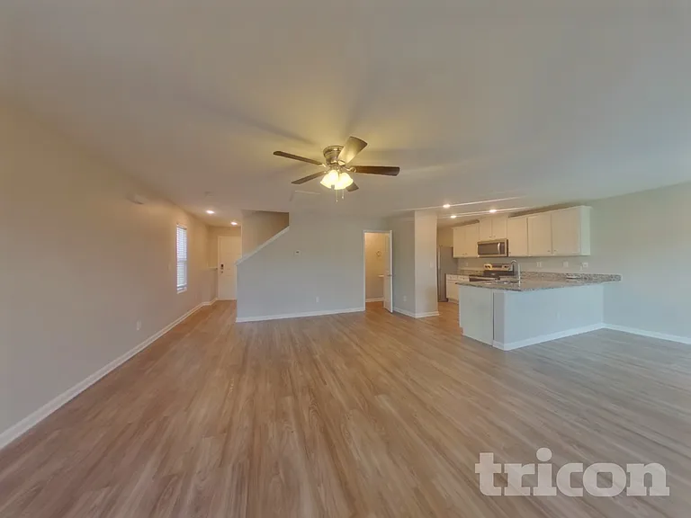 1225 Standing Oak Dr — Photo 3