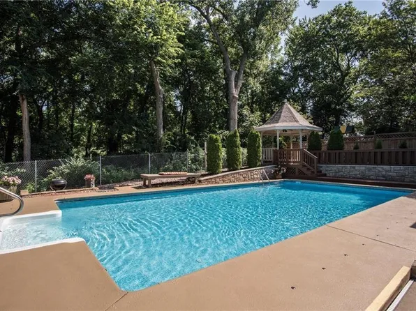 12914 W 69th St, Shawnee, KS 66216