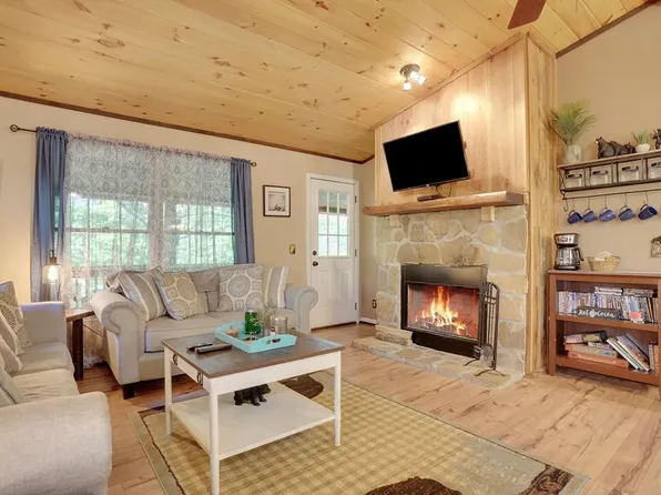 41 Courtside Ct, Ellijay, GA 30540