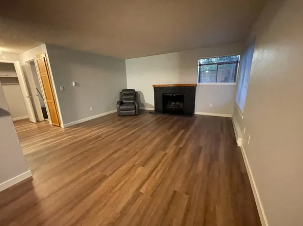 2409 S 222nd St APT B9, Des Moines, WA 98198