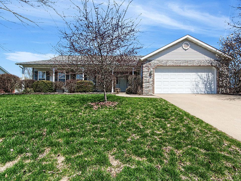 1st image of 301 E Meadow Brook Dr