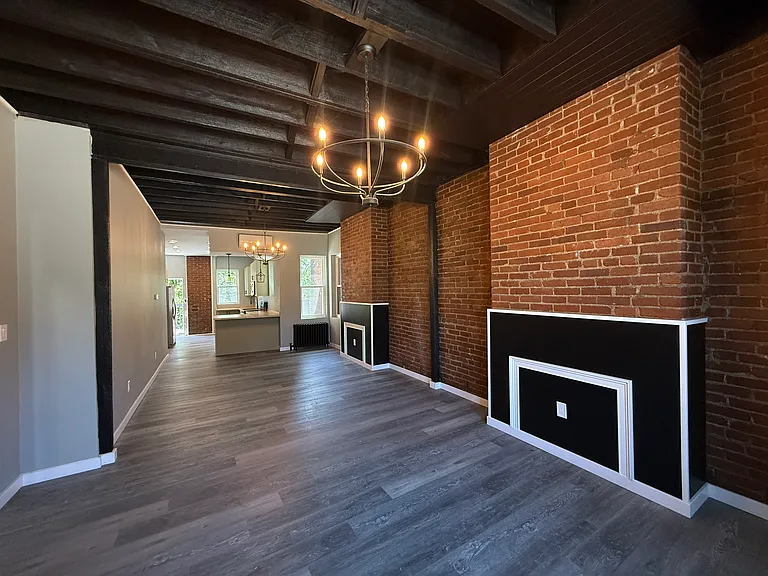 1527 Hoff St — Photo 2
