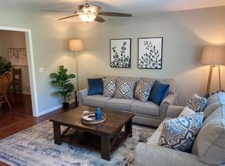 410 E Main St #B, Smithville, MO 64089