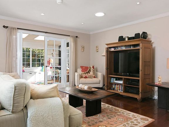 5455 Woodbury St-MLS_Size-005-12-Living
