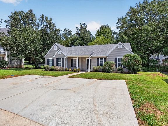 3rd image of 115 Arbors Ct